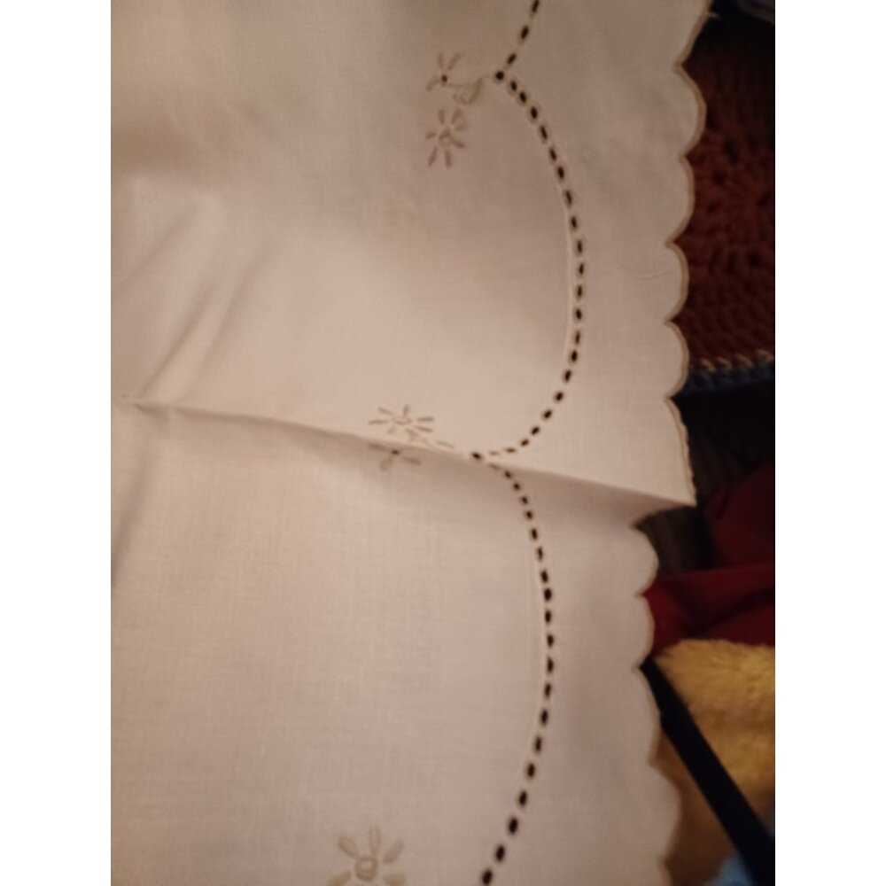 NOS Vintage Madeira Daisy Floral Cutwork Tablecloth Set With Delicate Embroidery - Picture 14 of 14
